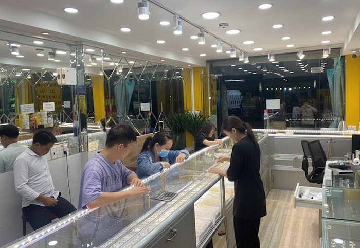 Tiệm vàng ngọc thủy