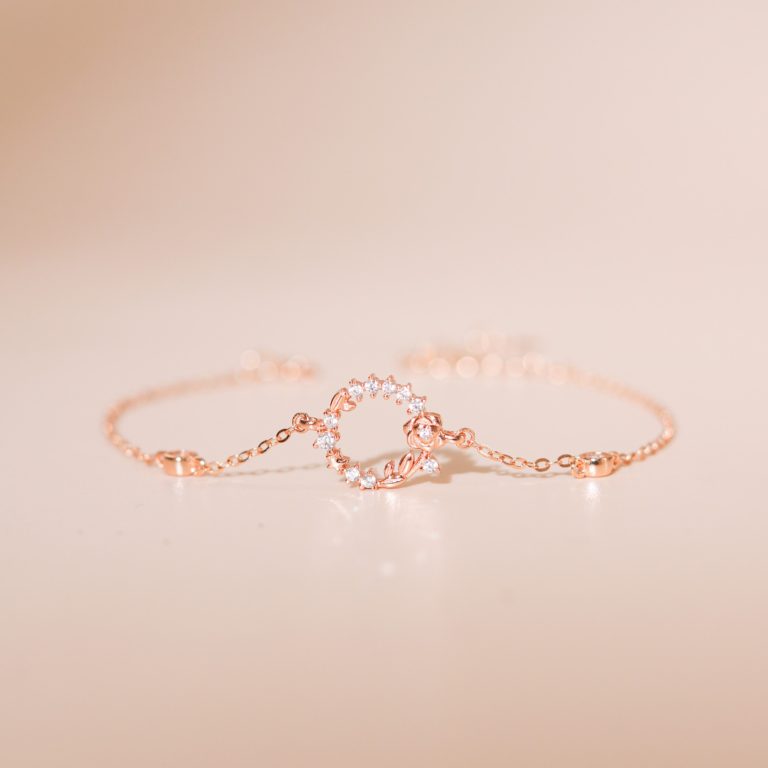 Vì sao các sao nữ đồng loạt mê mẩn trang sức vàng hồng?